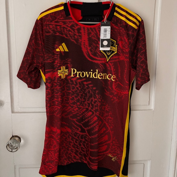 Adidas Seattle Sounders FC Red 2023 The Bruce Lee Kit Replica Jersey - Picture 1 of 4